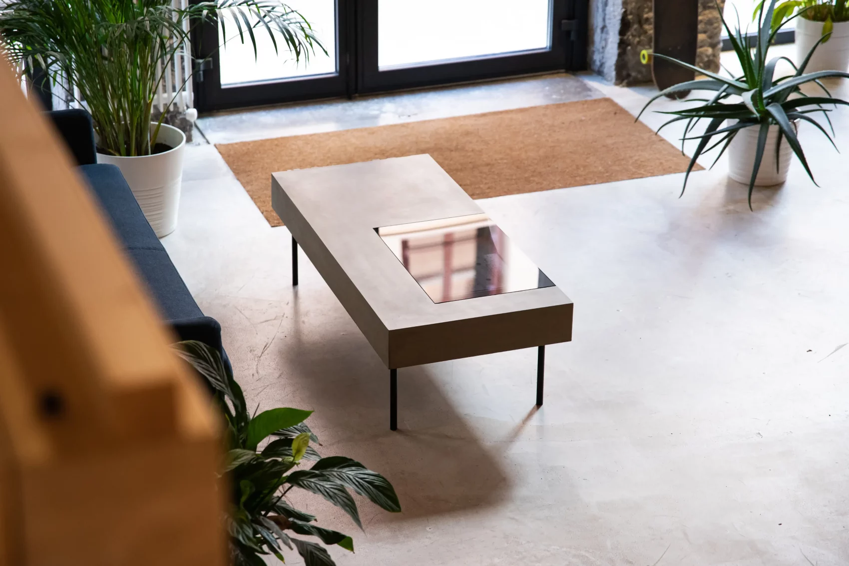 Minimalist contemporary interior with design concrete furniture — Lyon Béton