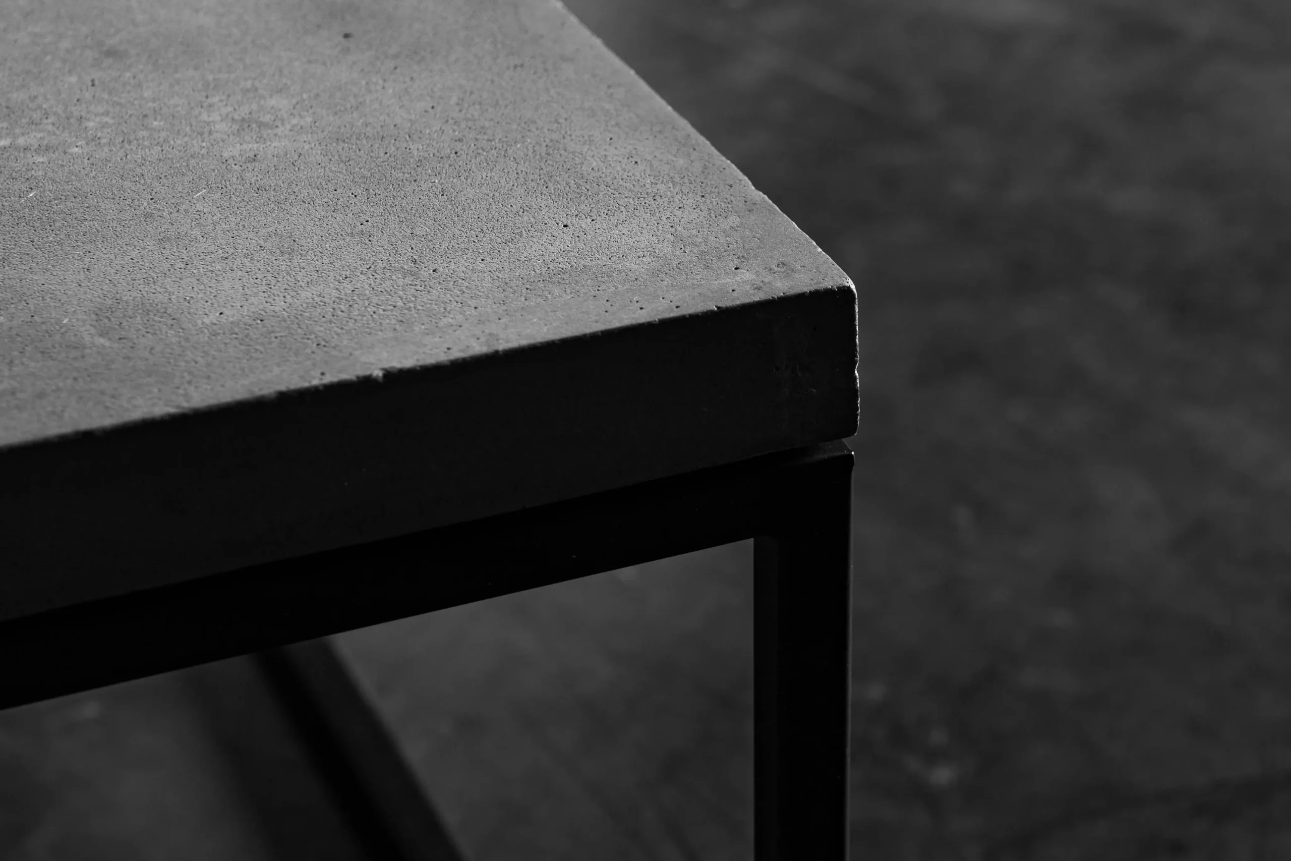 Close-up of raw concrete texture with natural microbubbles and tone variations — Lyon Béton