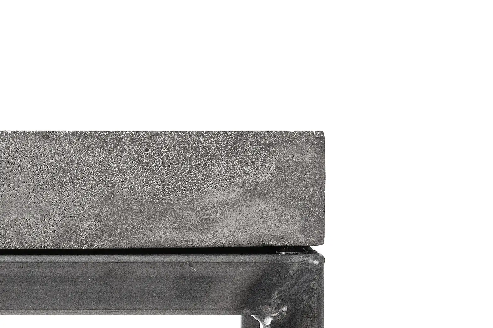 Raw concrete edge detail of the Perspective on its metal structure — Lyon Béton